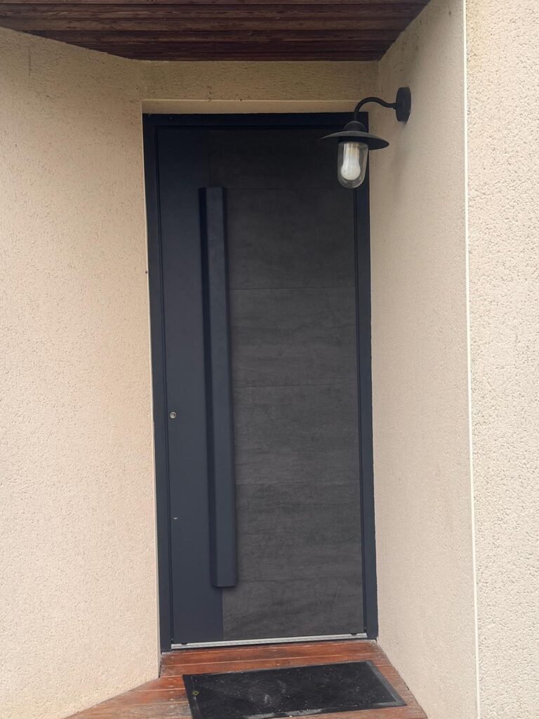 porte entrée sans poignée angers