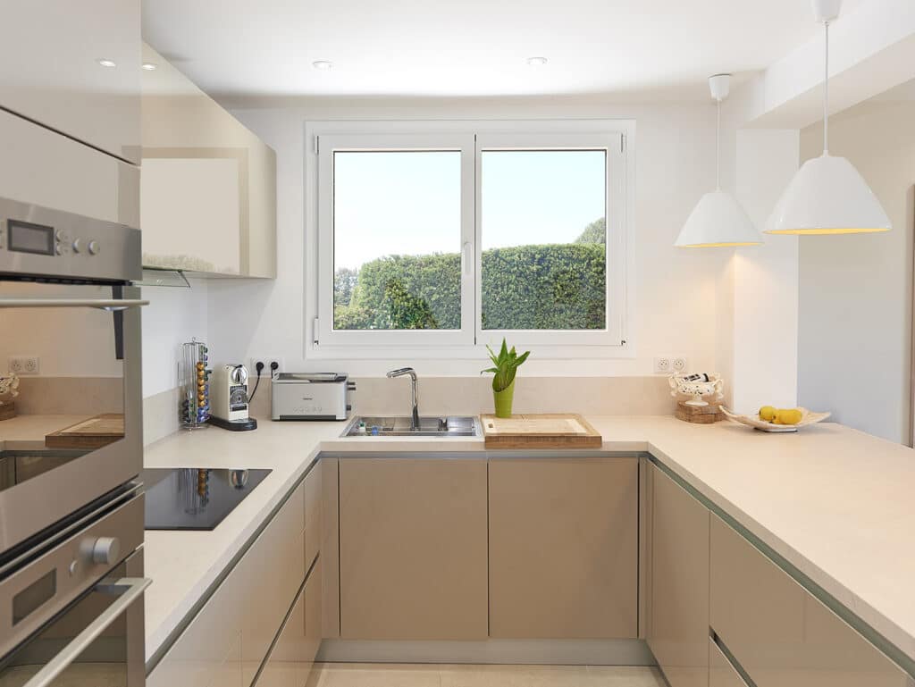 fenetre cuisine sur mesure angers